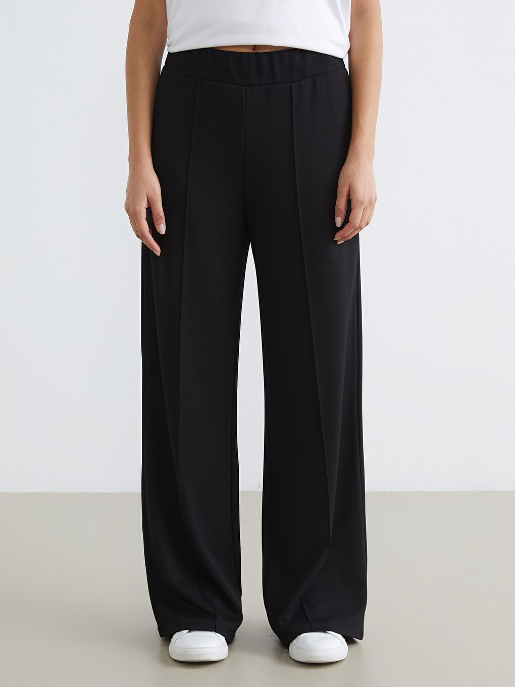 Siyah Beli Lastikli Geniş Paça Kadın Eşofman Altı	-1