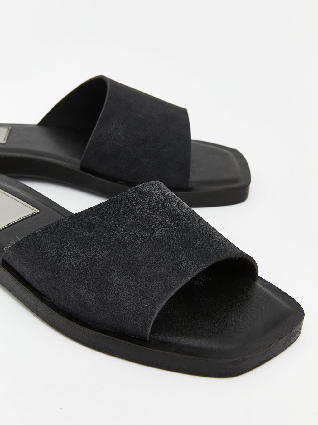 Siyah Küt Burunlu Tek Bantlı Kadın Terlik-2