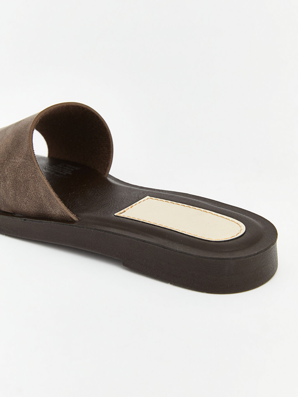 Kahverengi Küt Burunlu Tek Bantlı Kadın Terlik-4