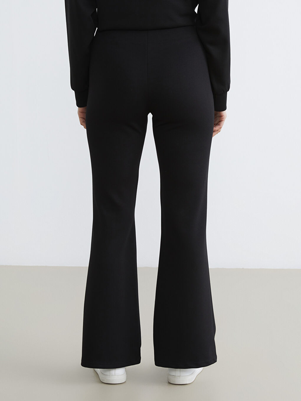 Siyah İspanyol Paça Dikiş Detaylı Kadın Eşofman Altı-3