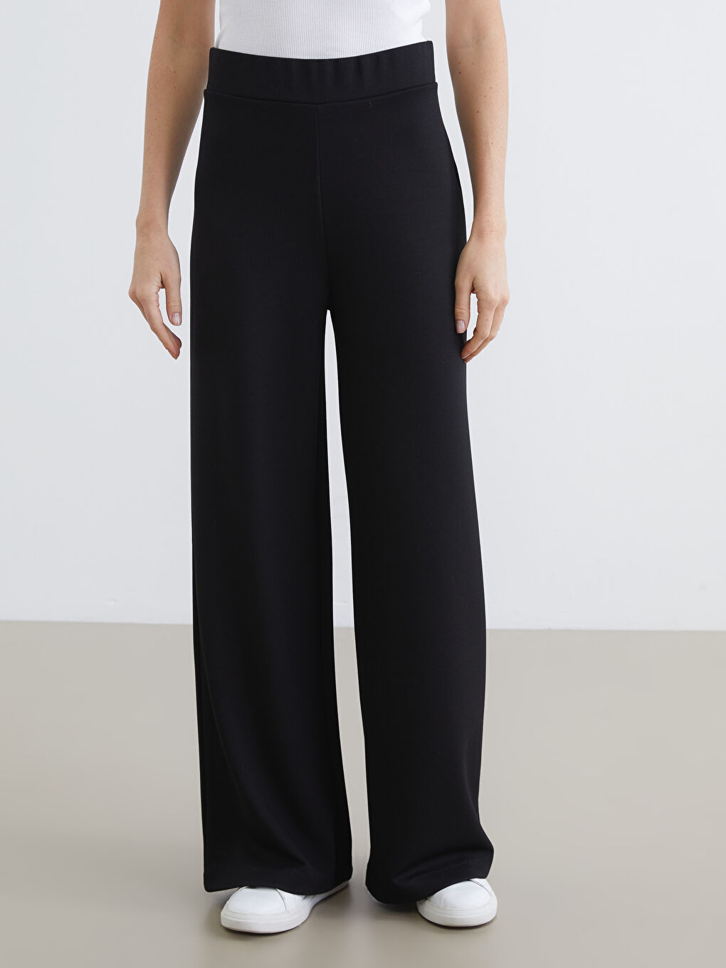 Siyah Beli Lastikli Geniş Paça Kadın Eşofman Altı	-1