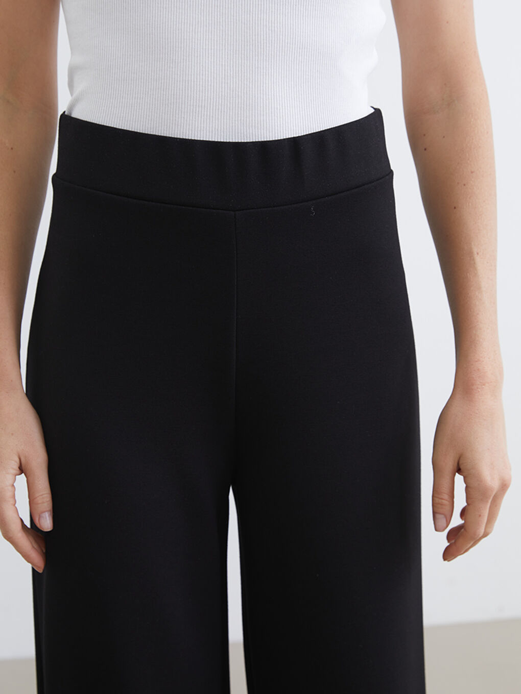 Siyah Beli Lastikli Geniş Paça Kadın Eşofman Altı	-2