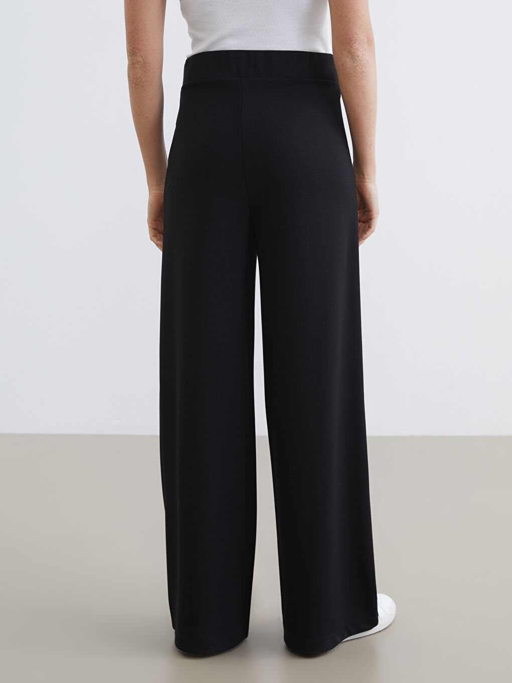 Siyah Beli Lastikli Geniş Paça Kadın Eşofman Altı	-3