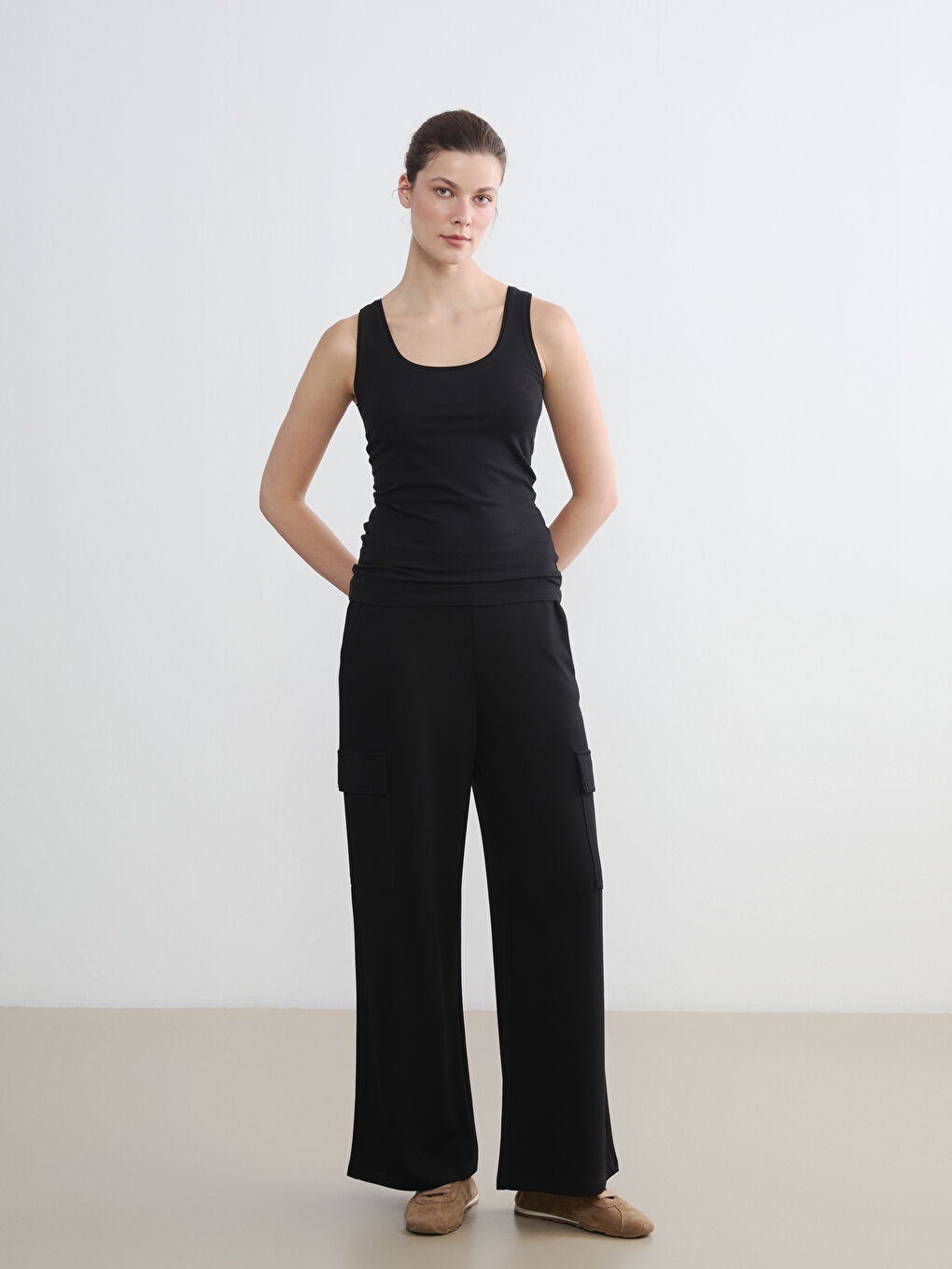 Siyah U Yaka Kadın Atlet	-1