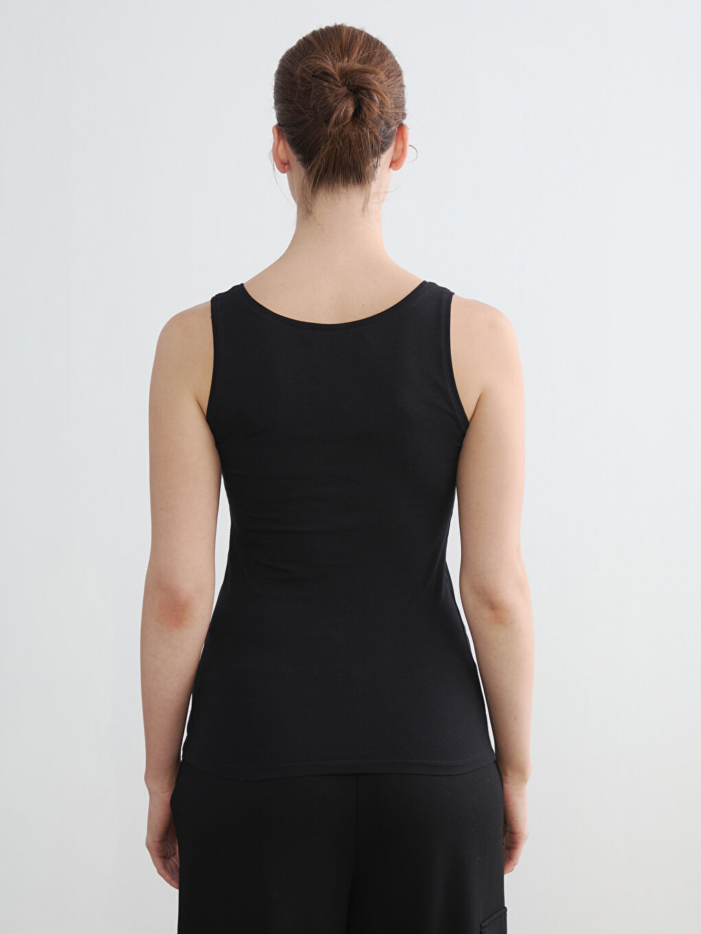 Siyah U Yaka Kadın Atlet	-3