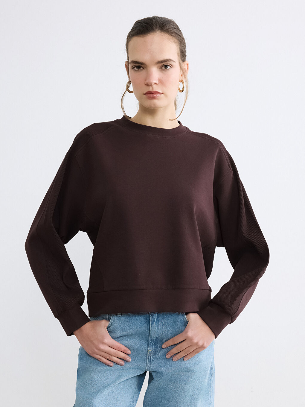 Дамски широко изрязан суитшърт с кръгло деколте