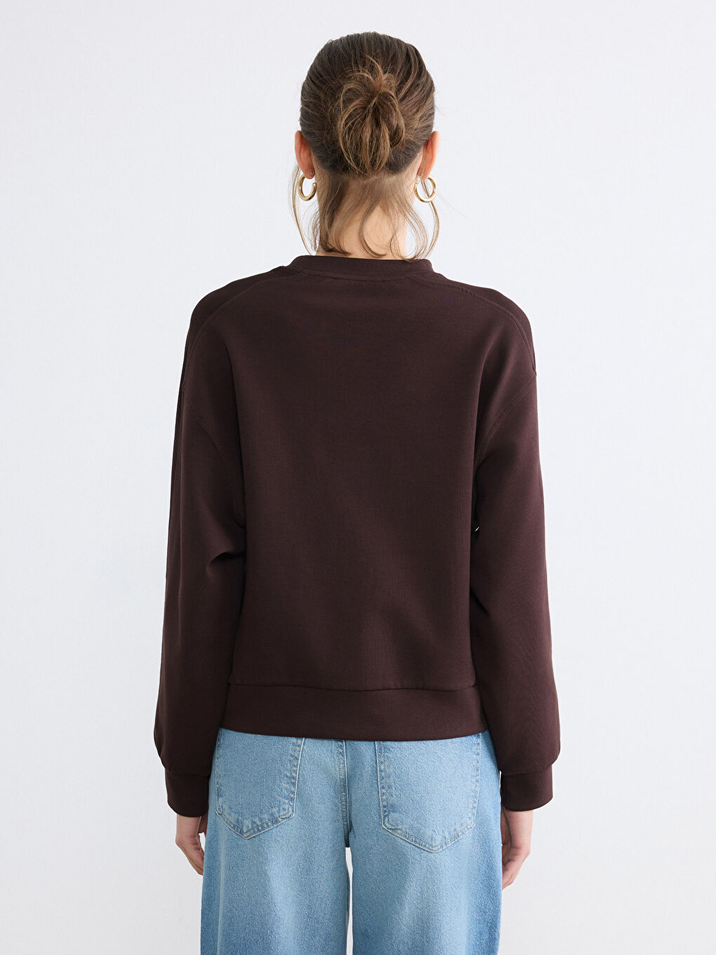 Дамски широко изрязан суитшърт с кръгло деколте-3