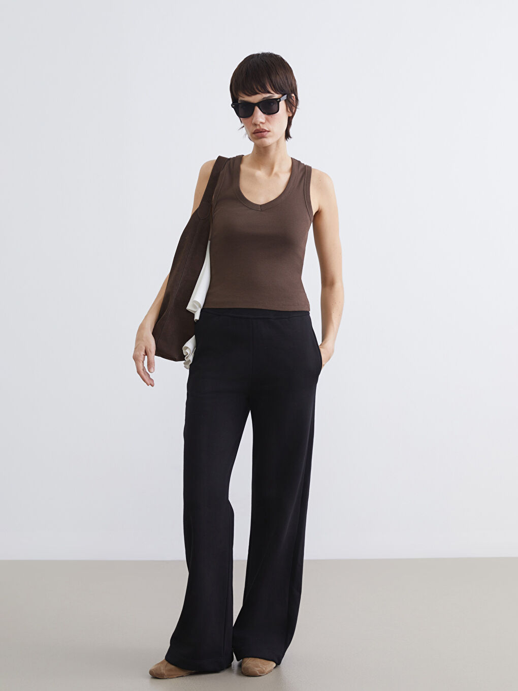 Siyah Beli Lastikli Geniş Paça Kadın Eşofman Altı