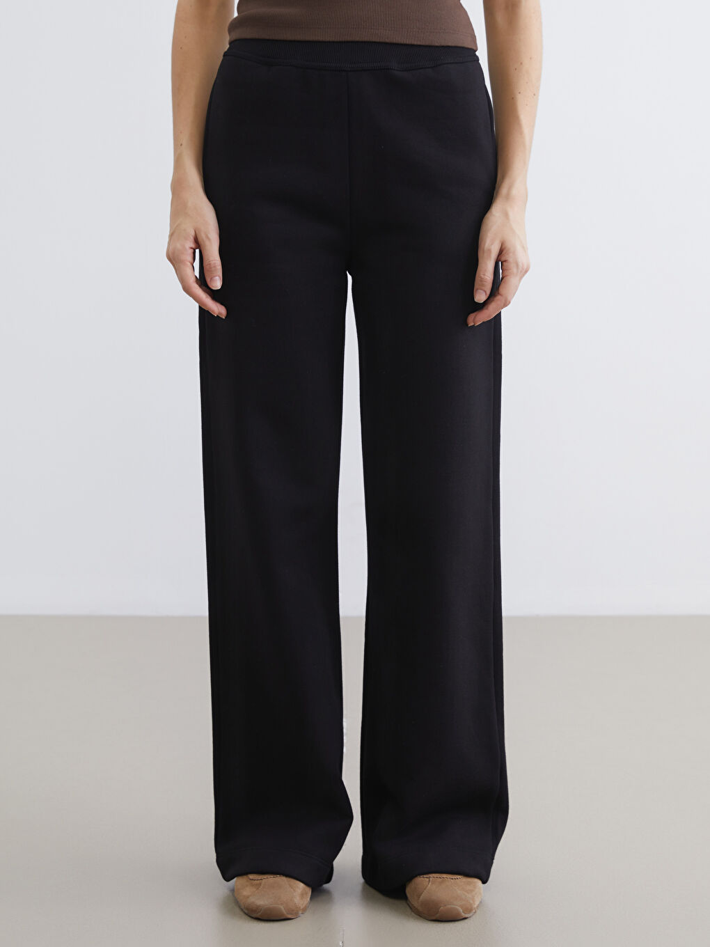 Siyah Beli Lastikli Geniş Paça Kadın Eşofman Altı-1