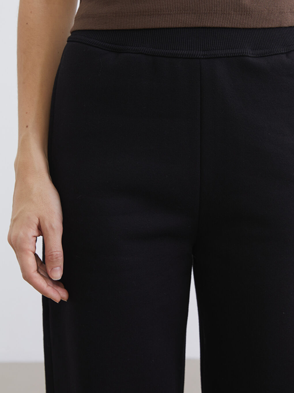 Siyah Beli Lastikli Geniş Paça Kadın Eşofman Altı-2