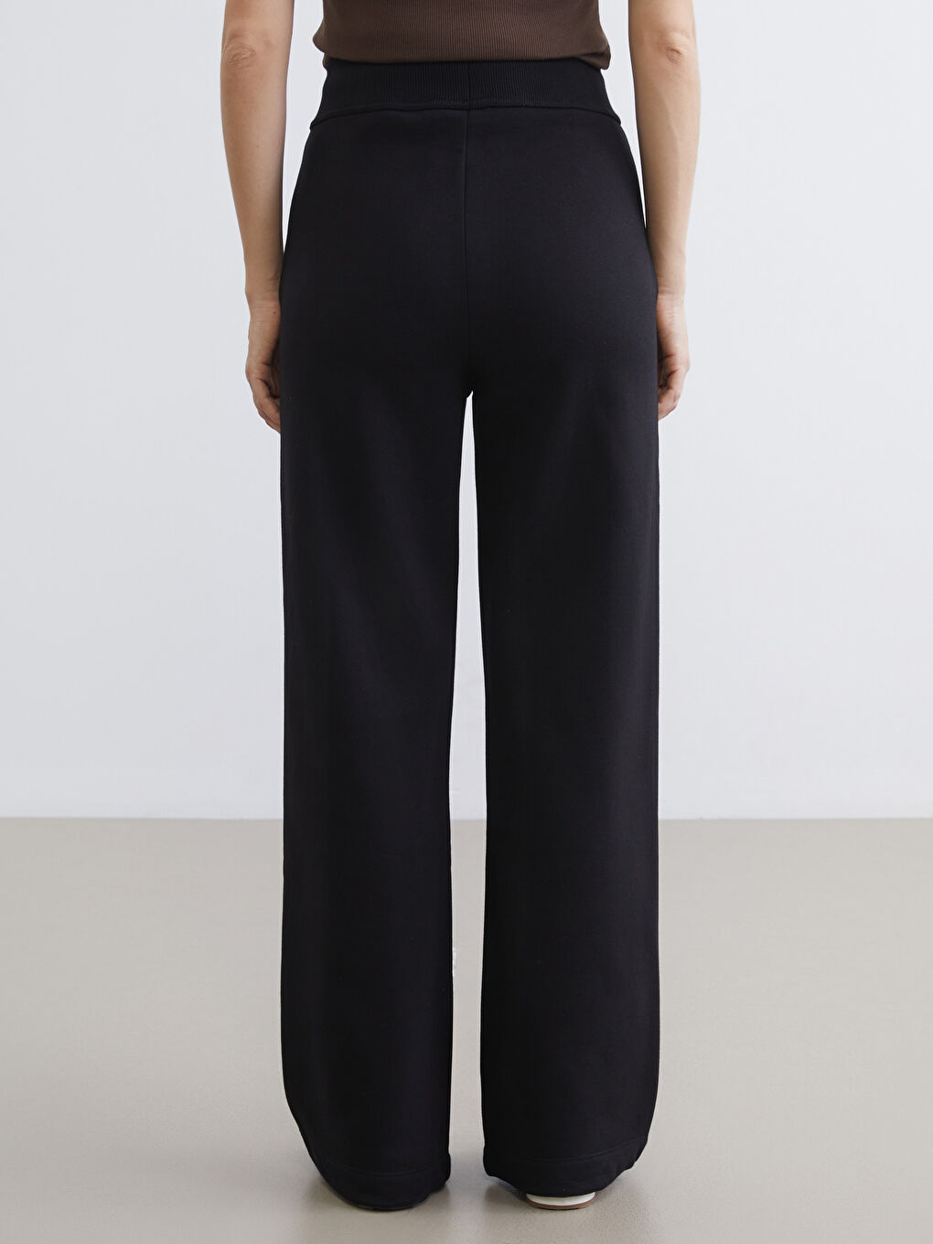 Siyah Beli Lastikli Geniş Paça Kadın Eşofman Altı-3