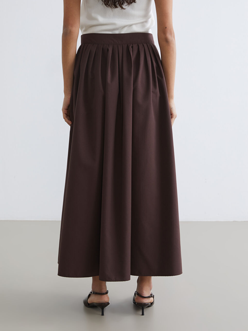 تەنورە قاوه‌یی ژن-3