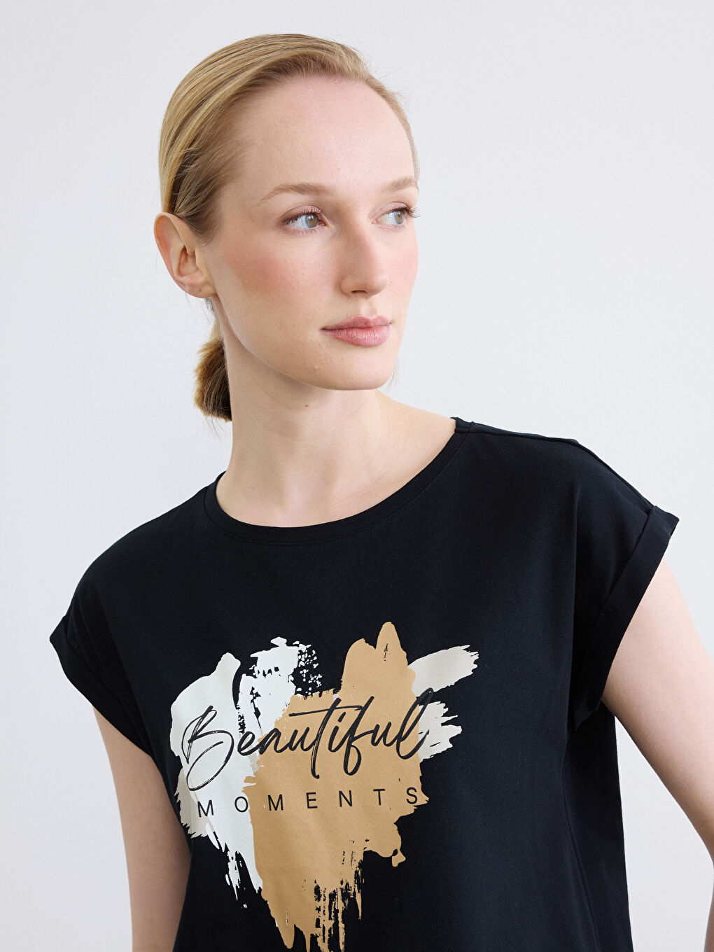 Siyah Bisiklet Yaka Baskılı Kadın Tişört