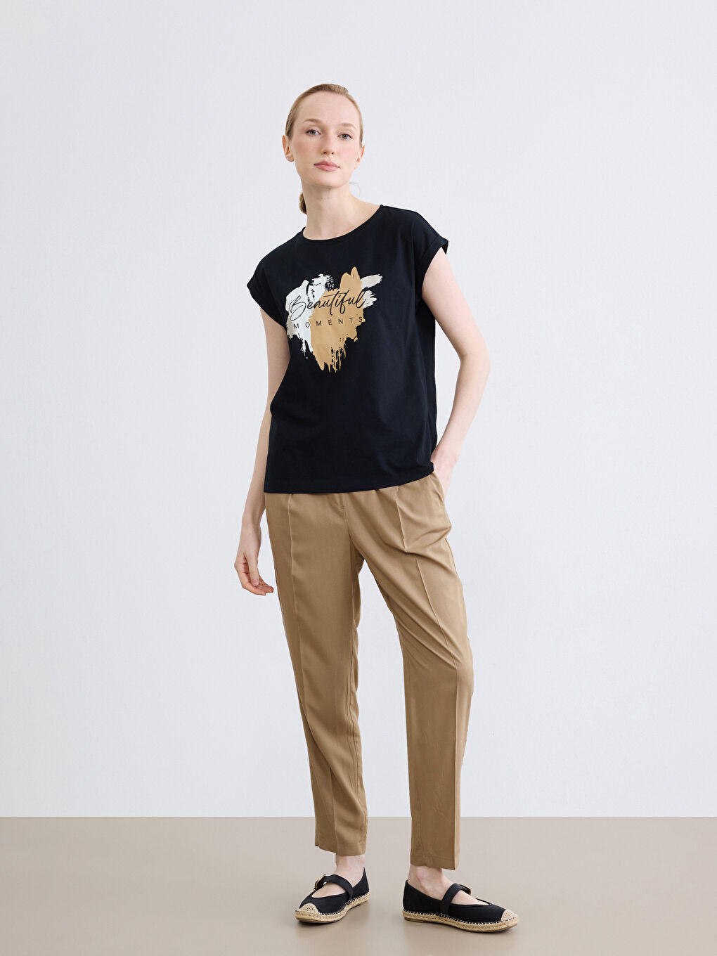 Siyah Bisiklet Yaka Baskılı Kadın Tişört-1