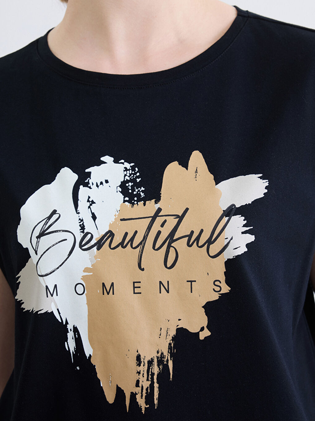 Siyah Bisiklet Yaka Baskılı Kadın Tişört-2