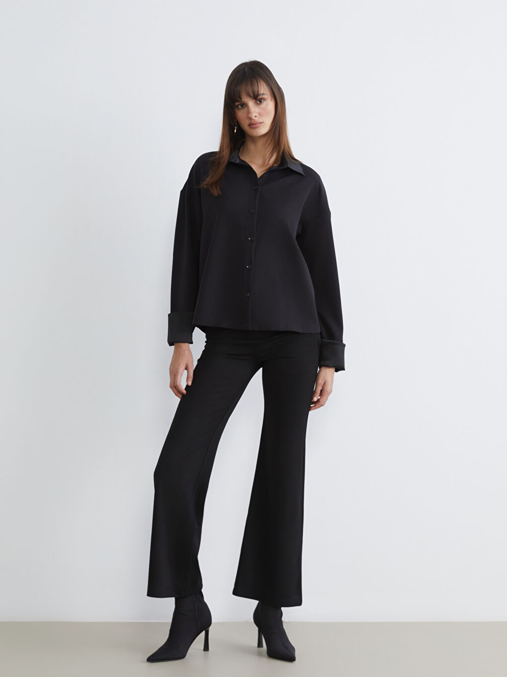 Siyah Beli Lastikli İspanyol Paça Kadın Pantolon