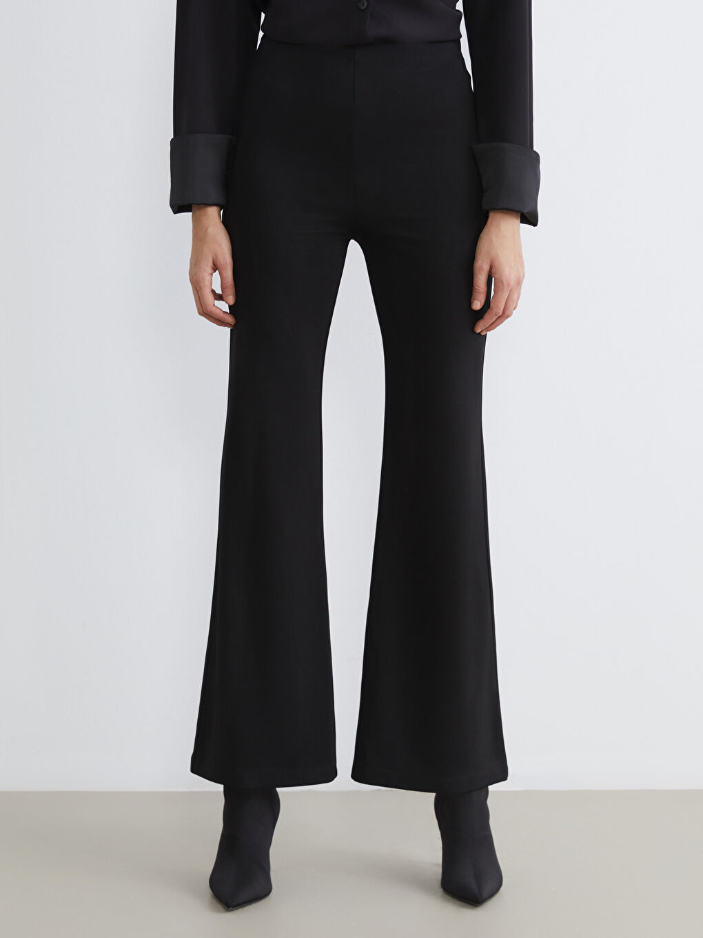 Siyah Beli Lastikli İspanyol Paça Kadın Pantolon-2