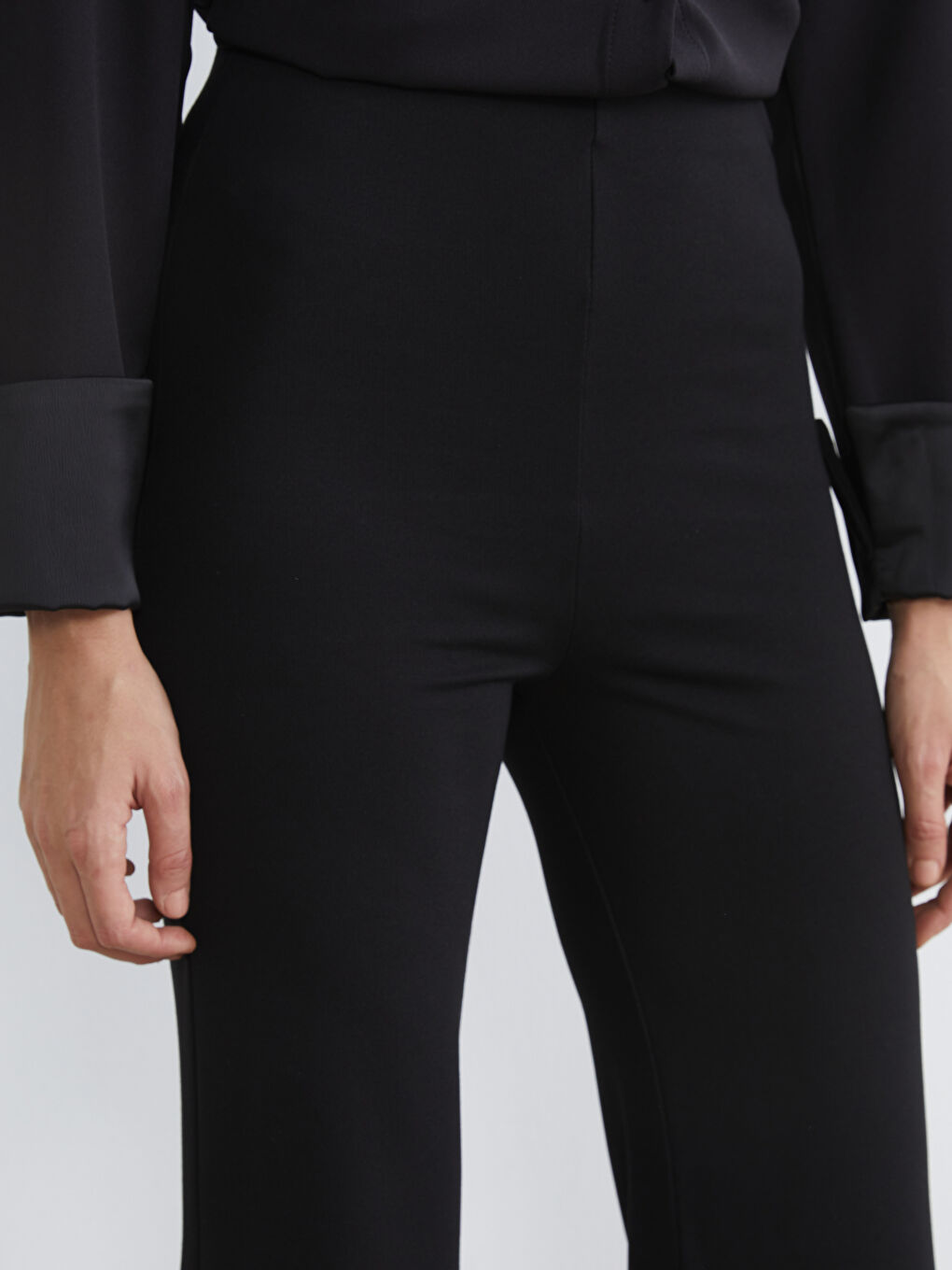 Siyah Beli Lastikli İspanyol Paça Kadın Pantolon-3