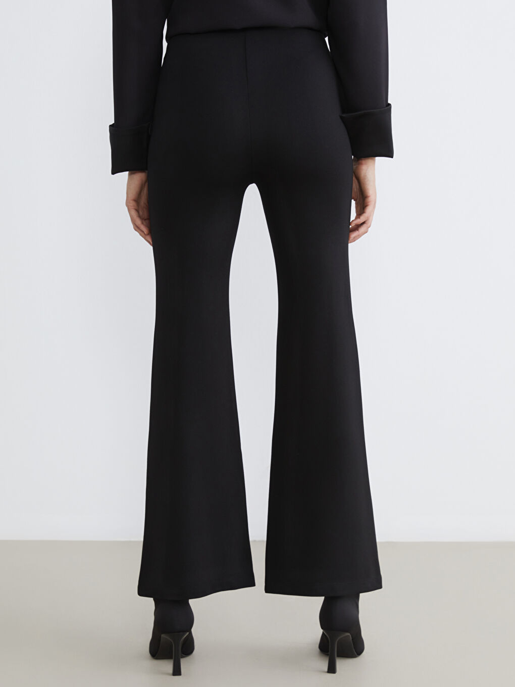 Siyah Beli Lastikli İspanyol Paça Kadın Pantolon-4