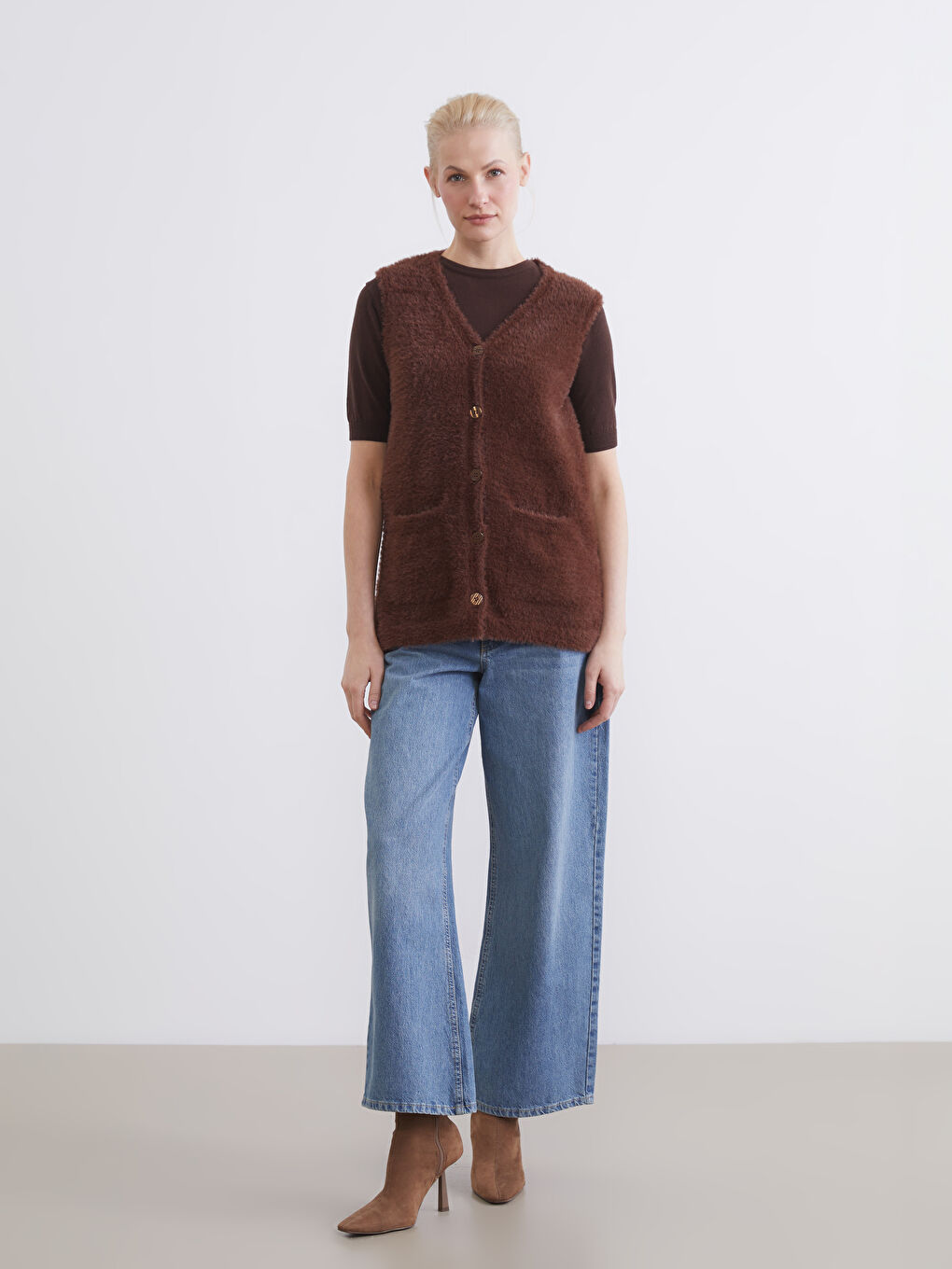 Kahverengi V Yaka Kadın Triko Yelek	-1