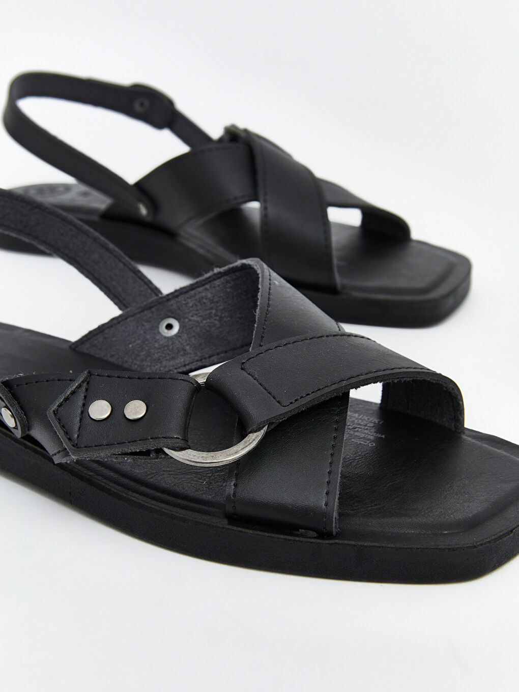 Siyah Deri Görünümlü Kadın Sandalet-2