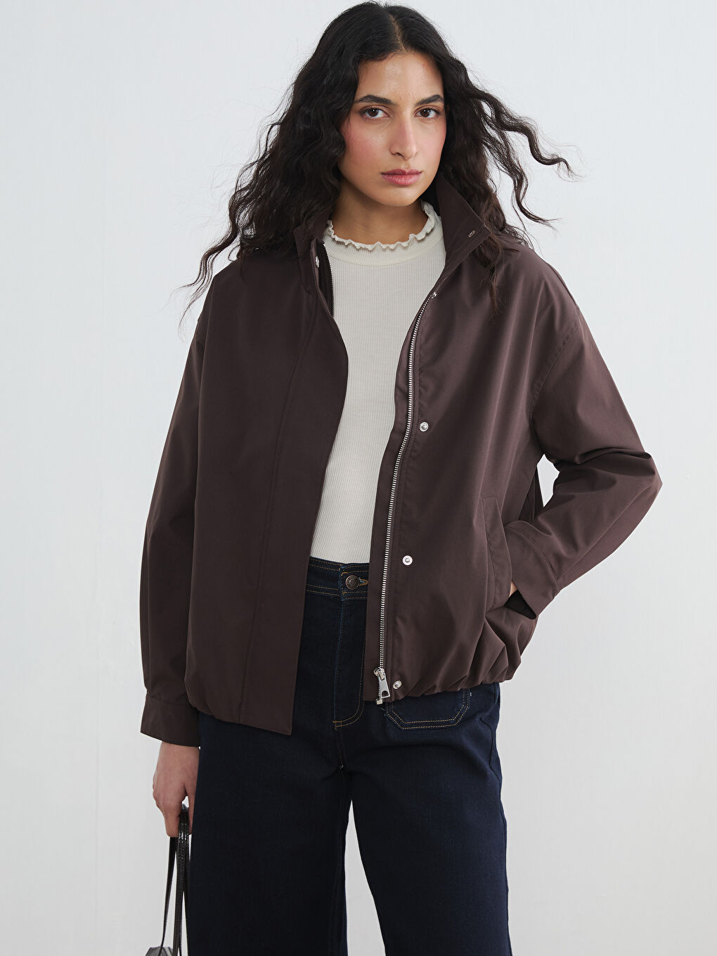 Kahverengi Dik Yaka Oversize Kadın Yağmurluk