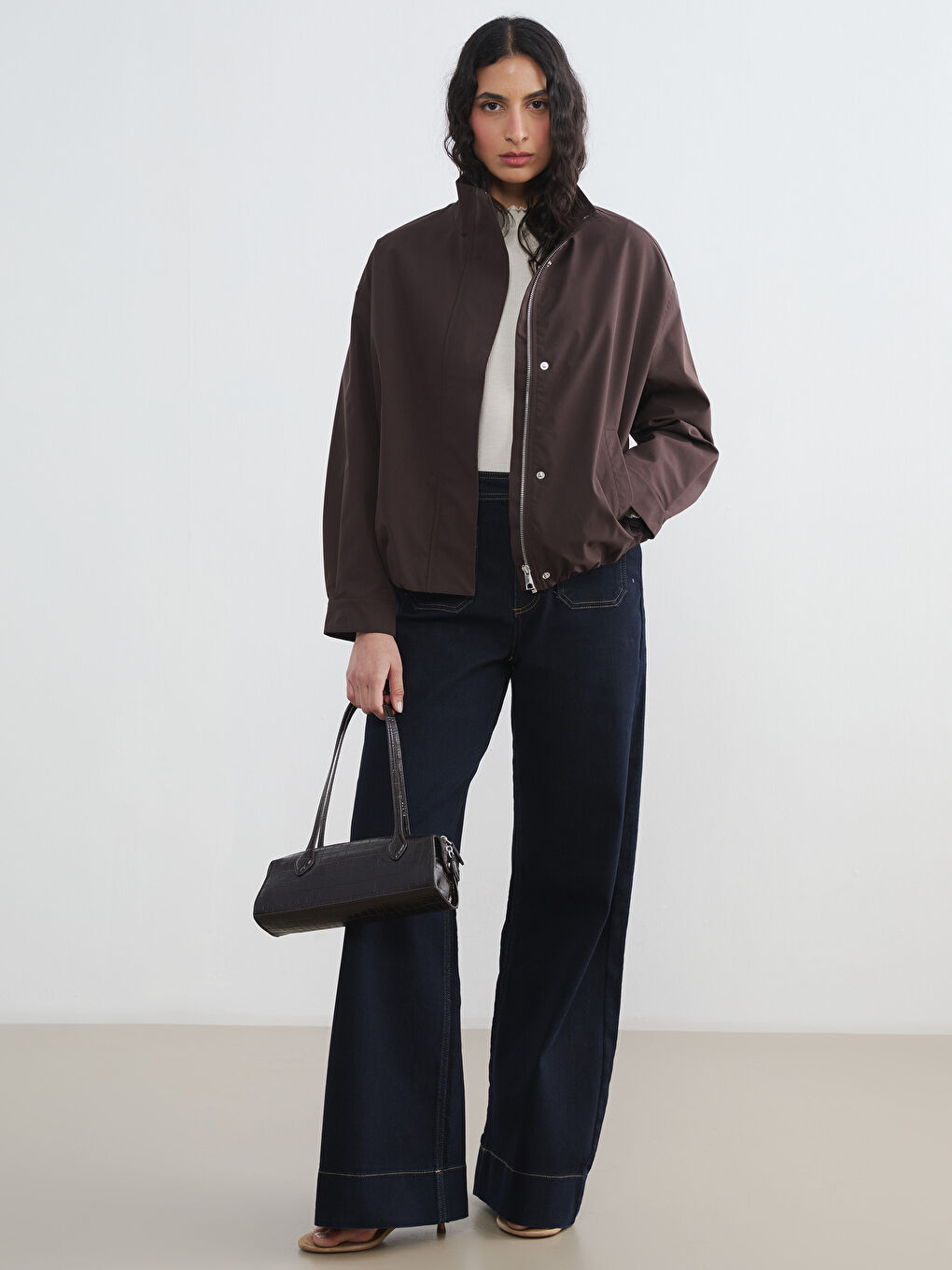 Kahverengi Dik Yaka Oversize Kadın Yağmurluk-1