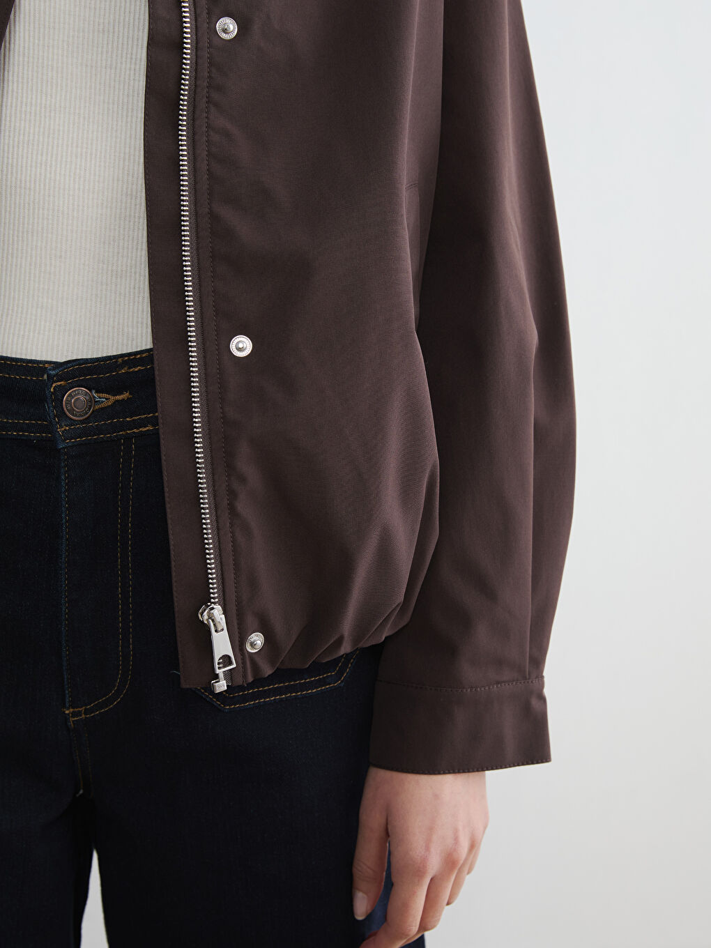 Kahverengi Dik Yaka Oversize Kadın Yağmurluk-2