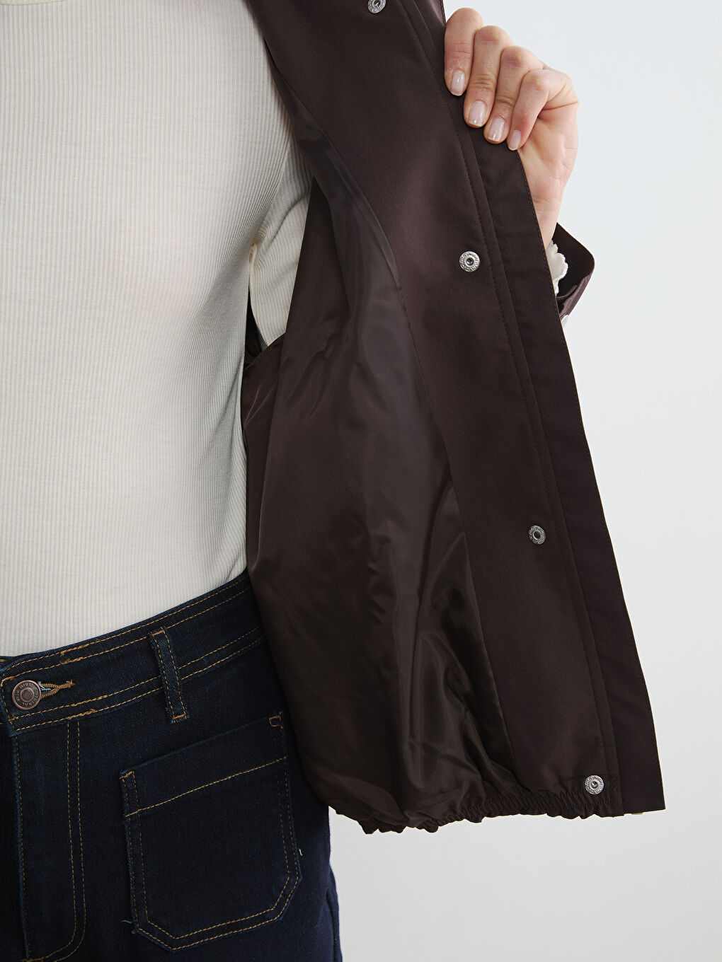 Kahverengi Dik Yaka Oversize Kadın Yağmurluk-3