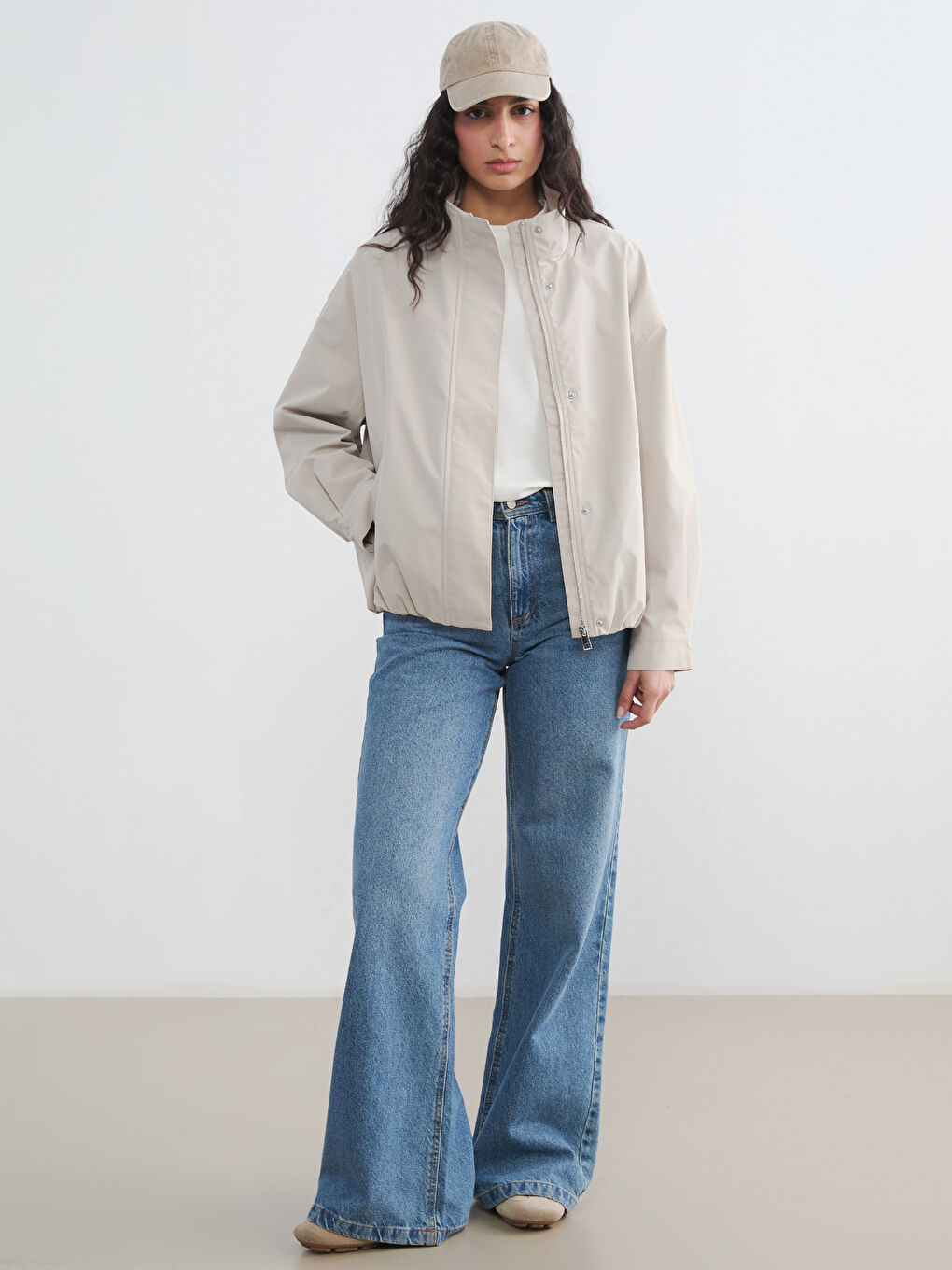 Bej Dik Yaka Oversize Kadın Yağmurluk-1