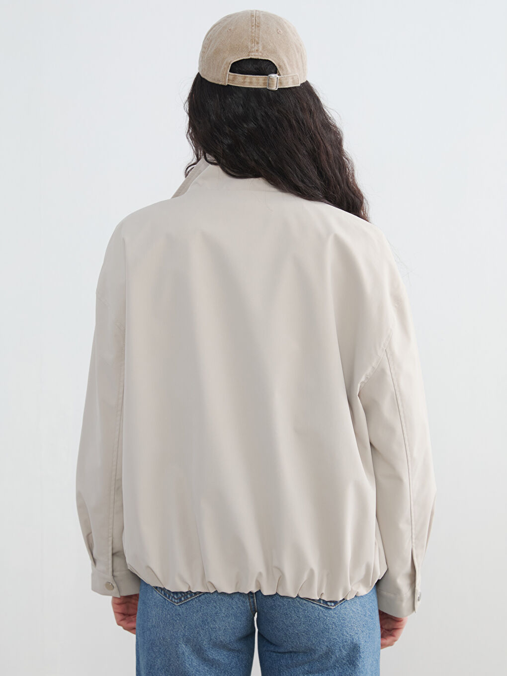 Bej Dik Yaka Oversize Kadın Yağmurluk-4