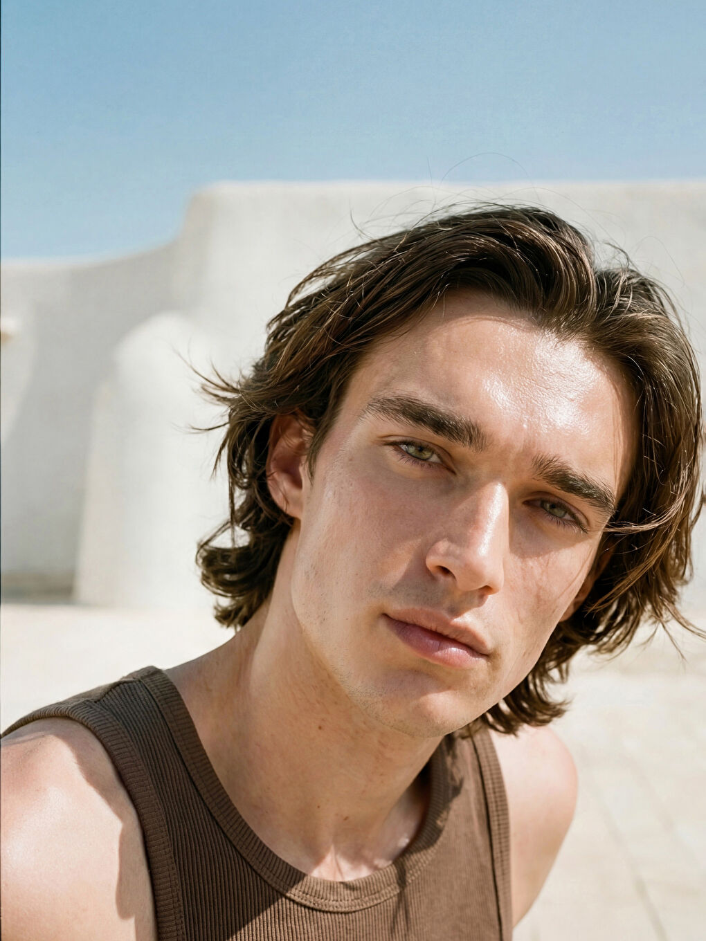 Kahverengi U Yaka Erkek Kolsuz Tişört-1