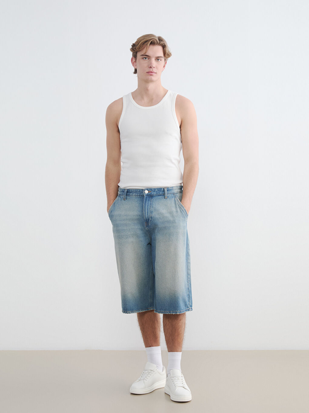 Beyaz U Yaka Erkek Kolsuz Tişört-2