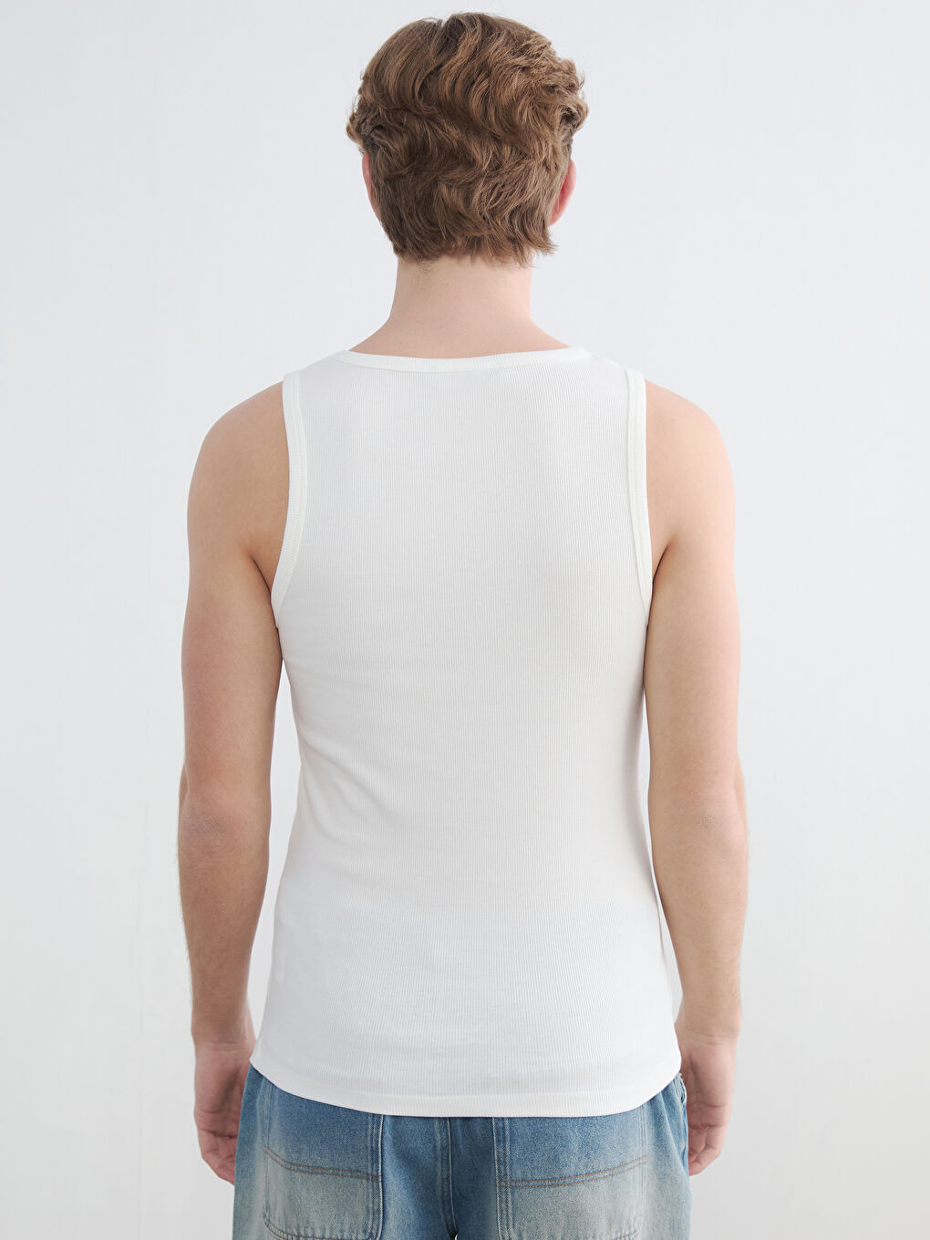 Beyaz U Yaka Erkek Kolsuz Tişört-4