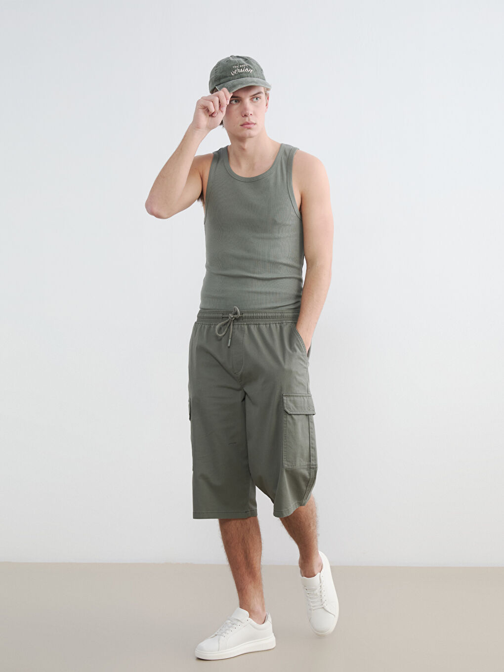 Haki U Yaka Erkek Kolsuz Tişört-1