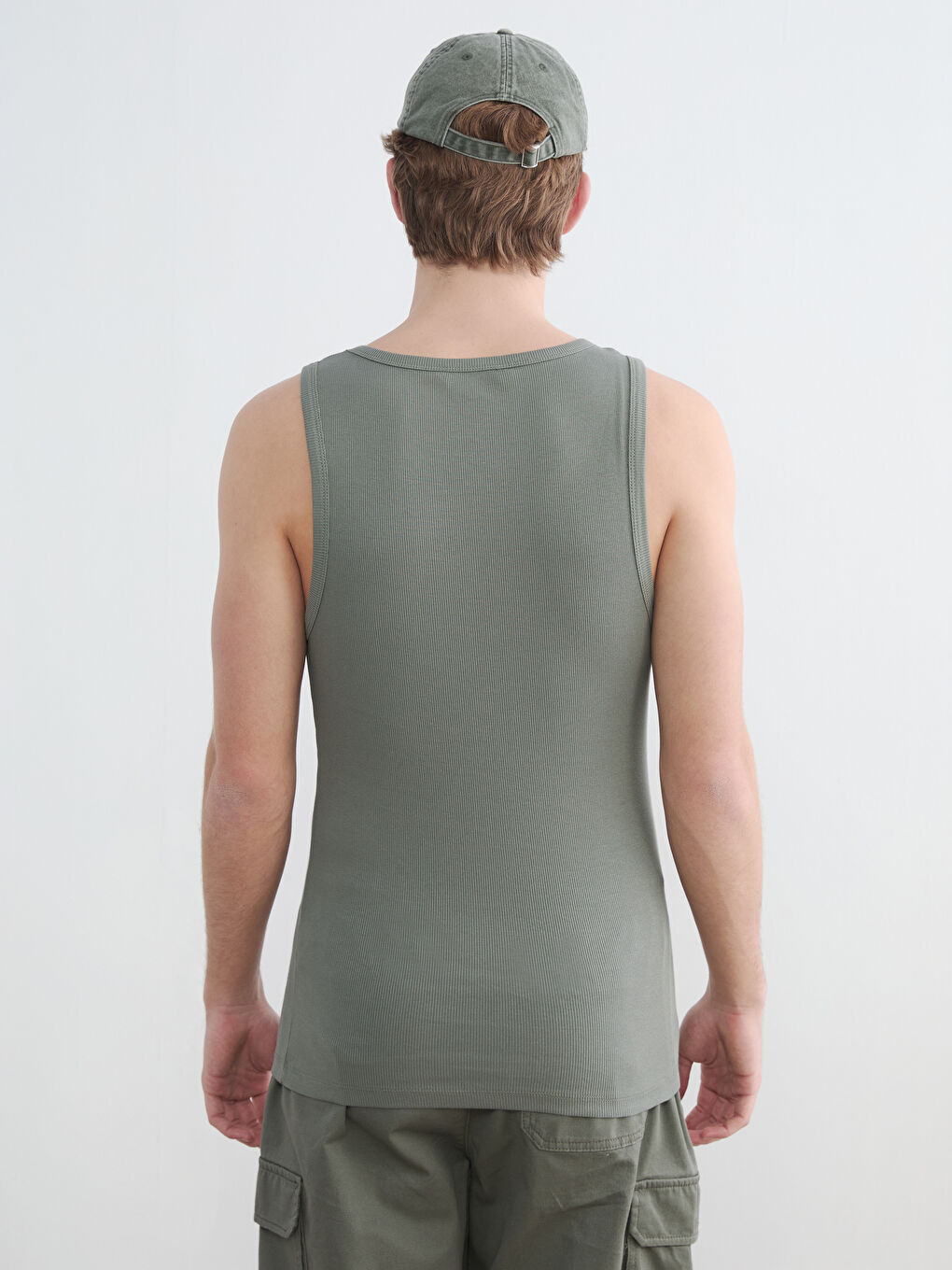 Haki U Yaka Erkek Kolsuz Tişört-3