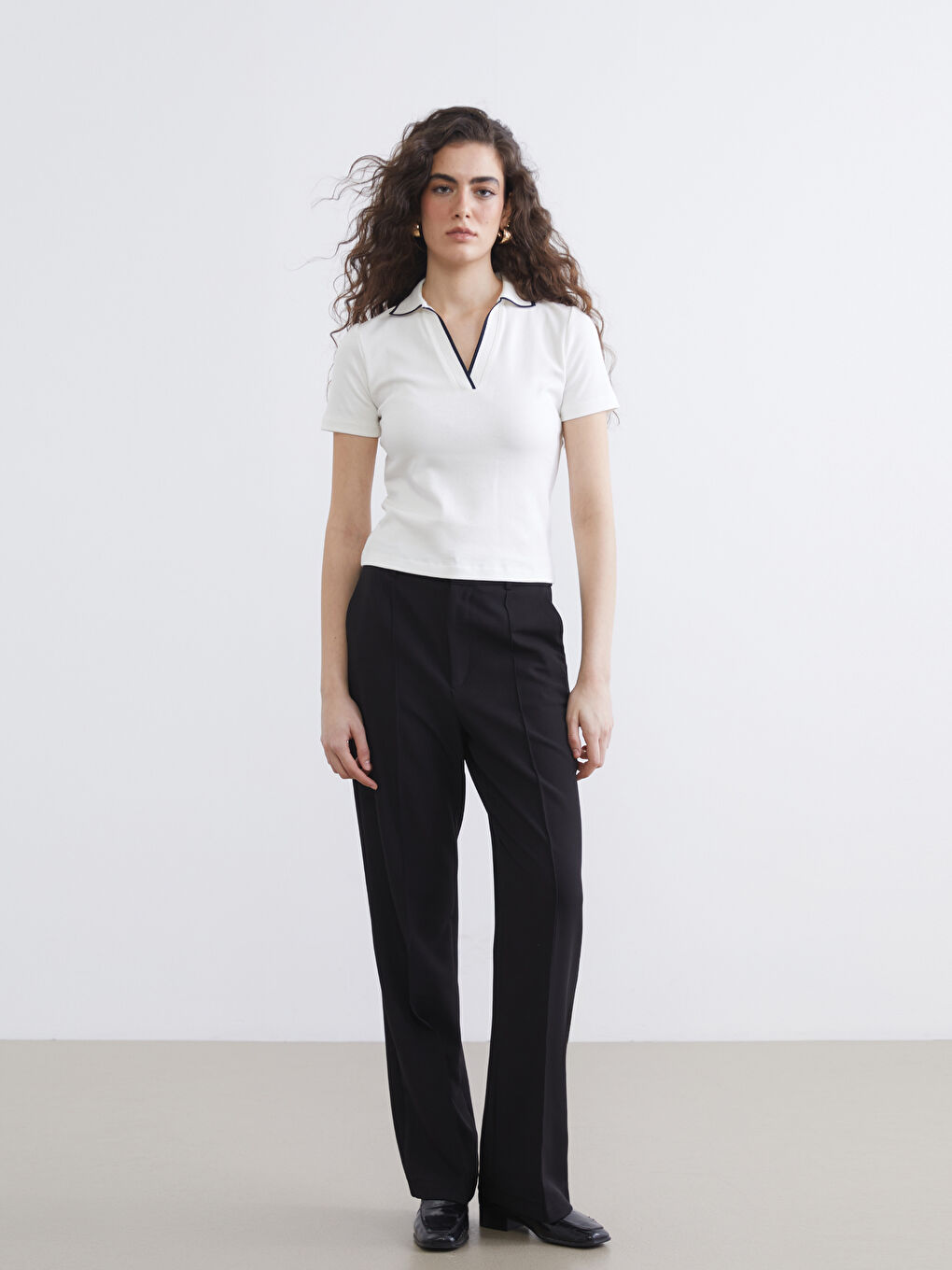 Ekru Polo Yaka Kadın Tişört-1