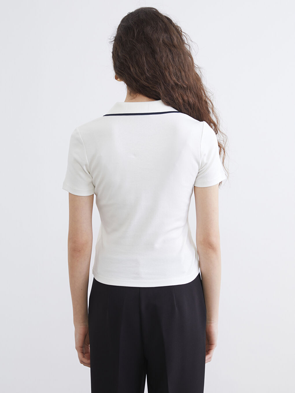 Ekru Polo Yaka Kadın Tişört-3