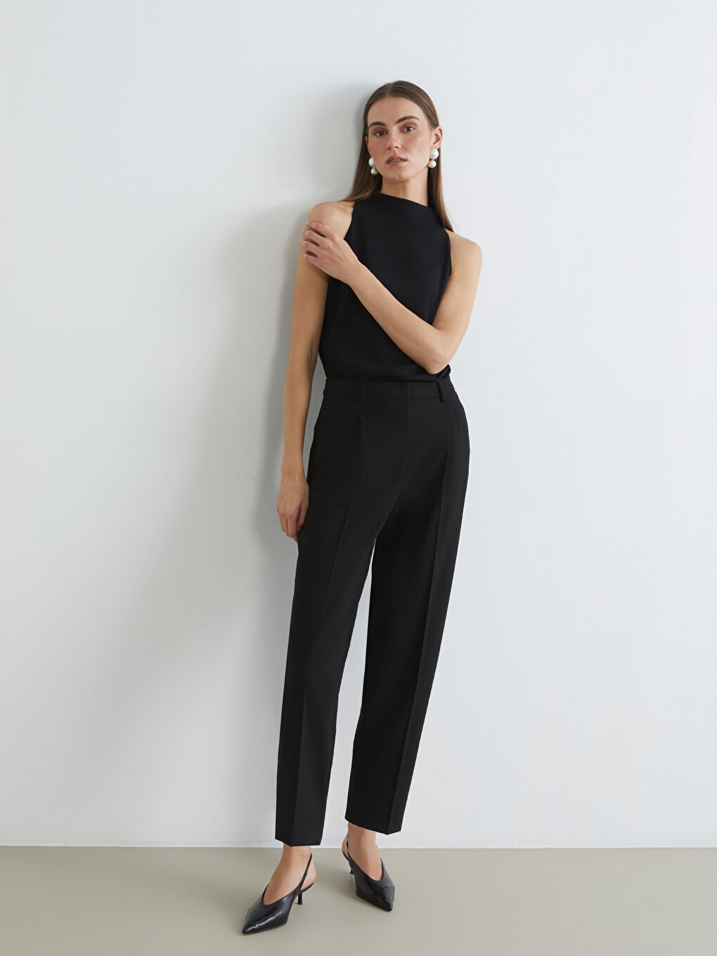 Siyah Yüksek Bel Pileli Havuç Kesim Kadın Pantolon
