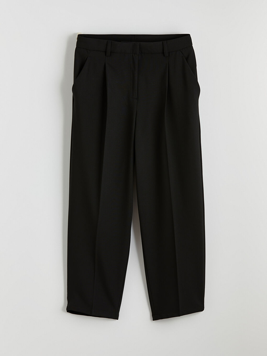 Siyah Yüksek Bel Pileli Havuç Kesim Kadın Pantolon-4