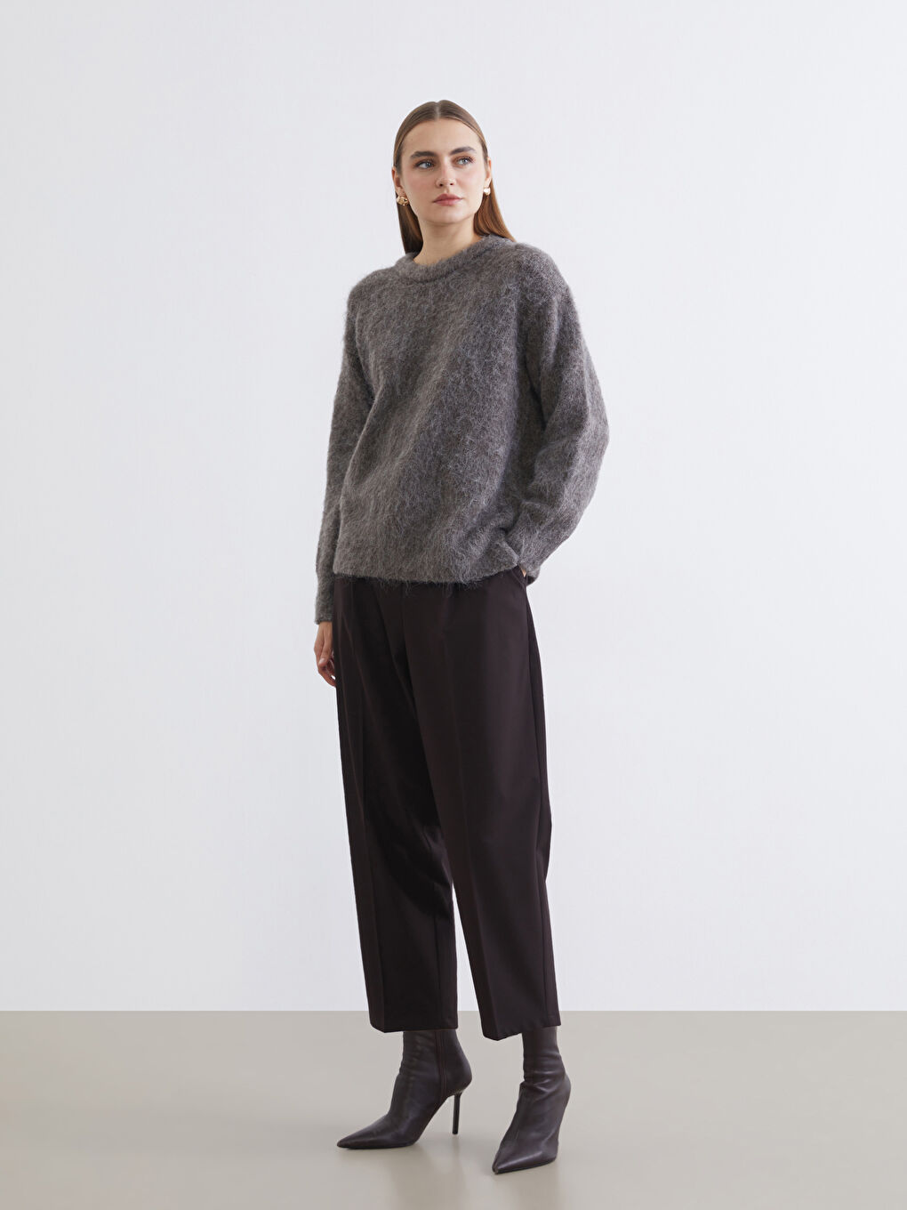 Kahverengi Yüksek Bel Pileli Havuç Kesim Kadın Pantolon	