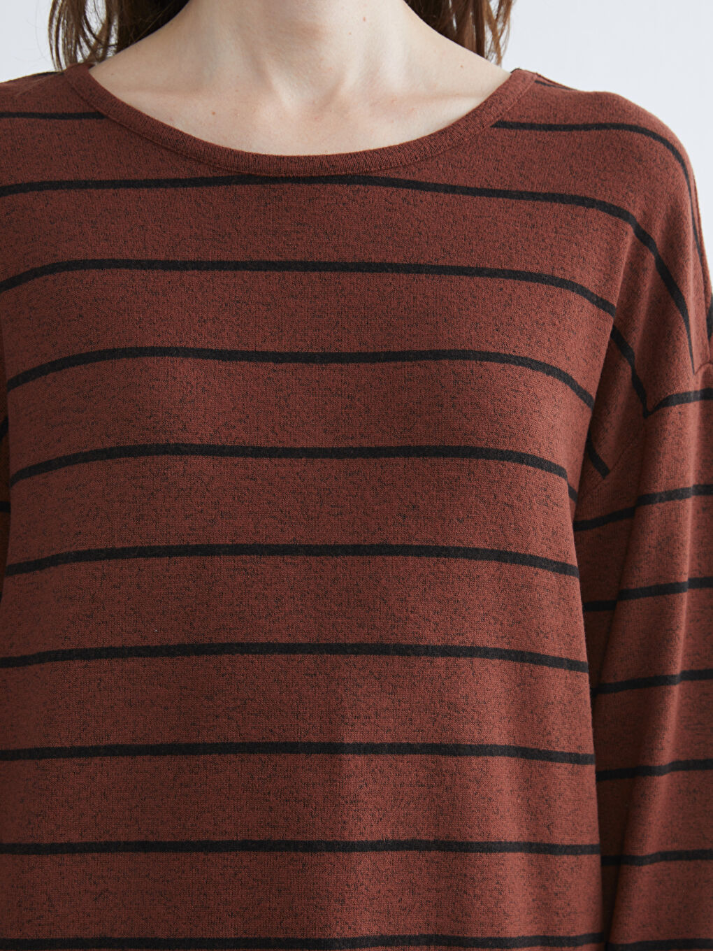 Kahverengi Bisiklet Yaka Çizgili Kadın Tişört-2