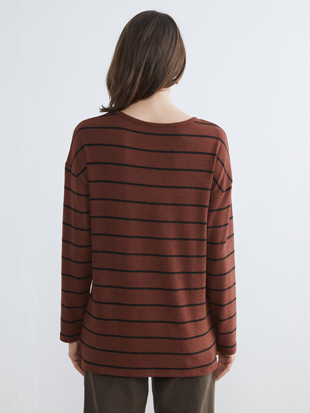 Kahverengi Bisiklet Yaka Çizgili Kadın Tişört-3