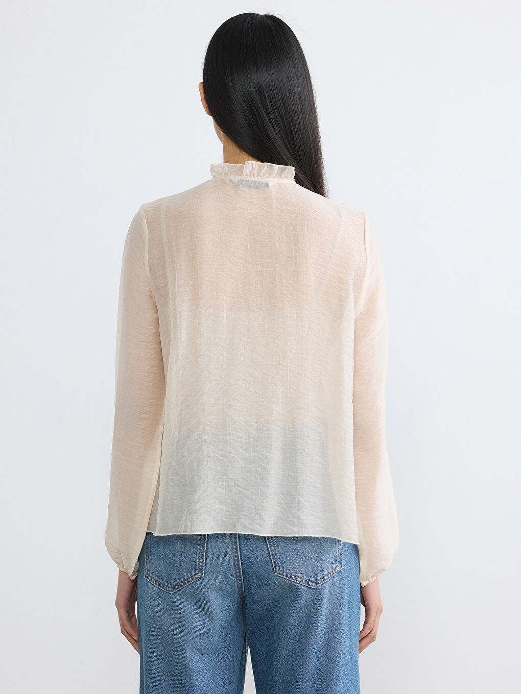 Ekru Bağlamalı Yaka Fiyonk Detaylı Fırfırlı Bluz-3