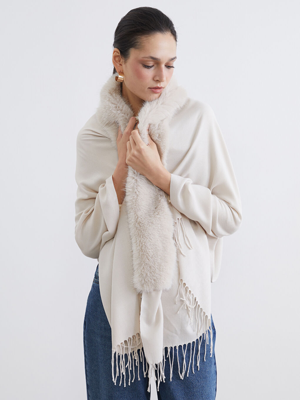 Bej Suni Kürk Detaylı Kadın Şal-2