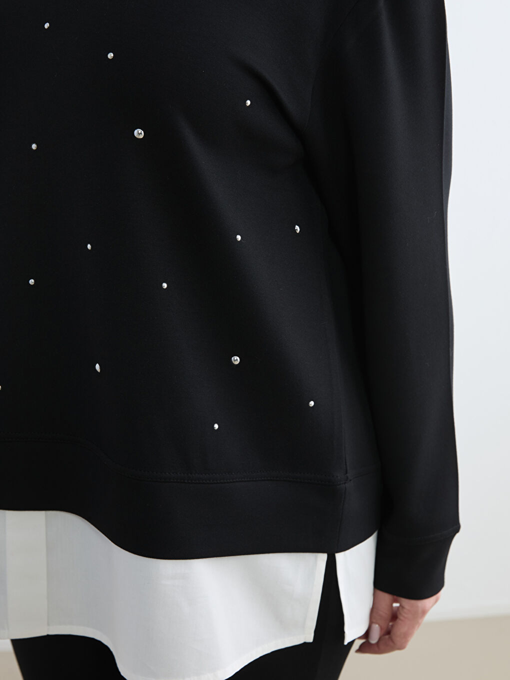 Siyah Bisiklet Yaka Taşlı Kadın Sweatshirt-6