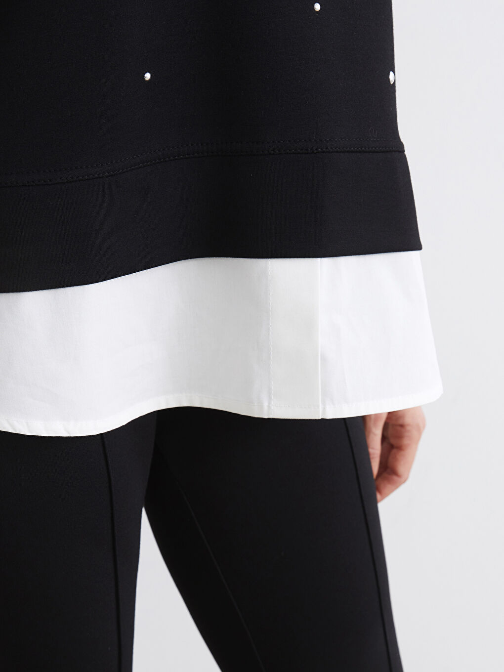 Siyah Bisiklet Yaka Taşlı Kadın Sweatshirt-3