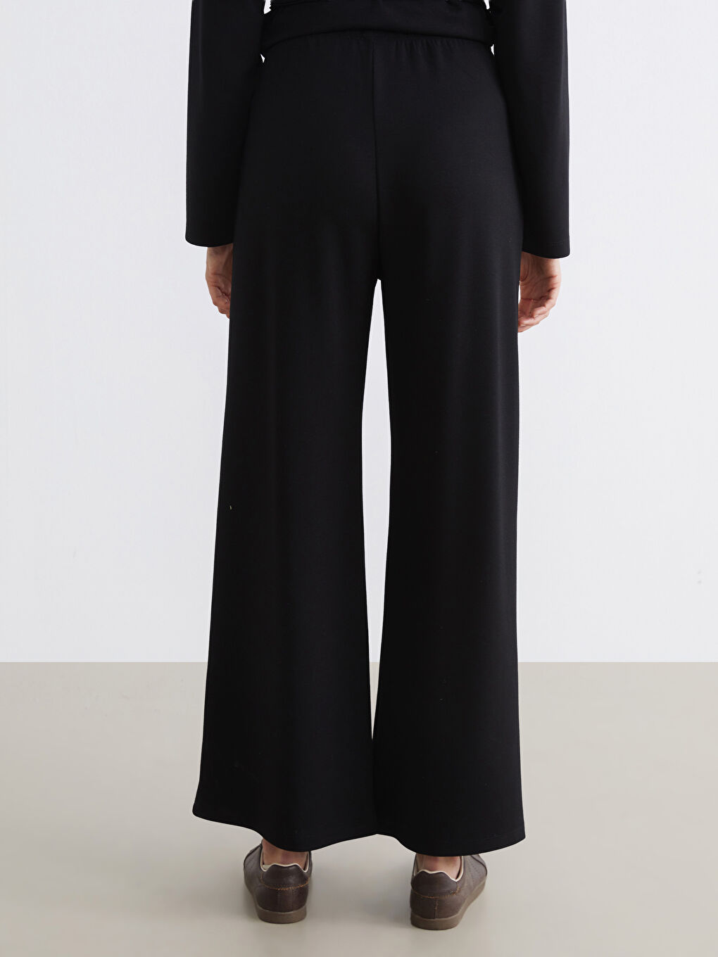 Siyah Beli Lastikli Geniş Paça Kadın Pantolon-4