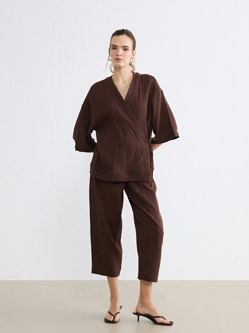 Kahverengi Kruvaze Yaka Dokulu Kadın Kimono-1