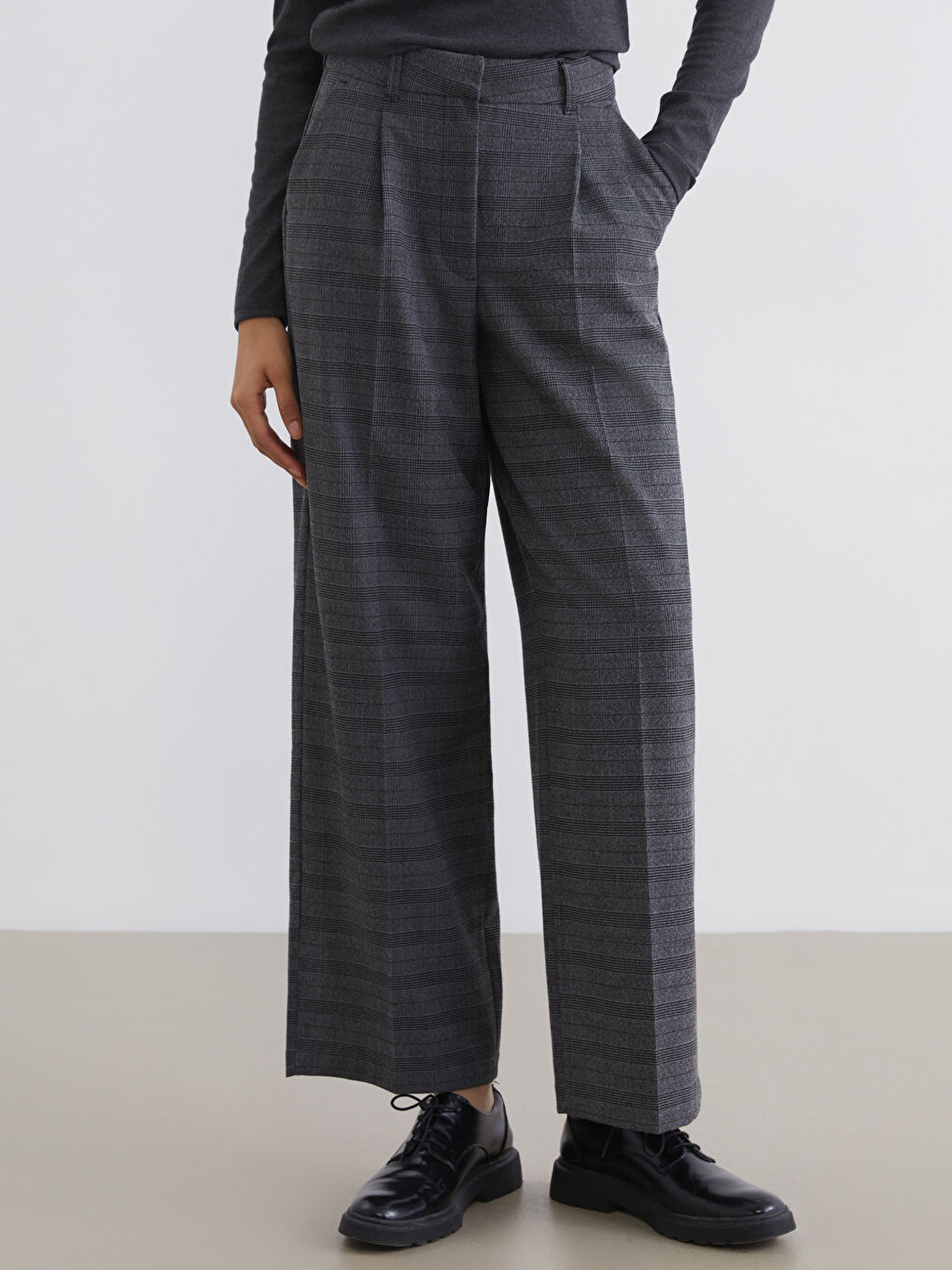 Antrasit Çizgili Geniş Paça Kadın Pantolon-1